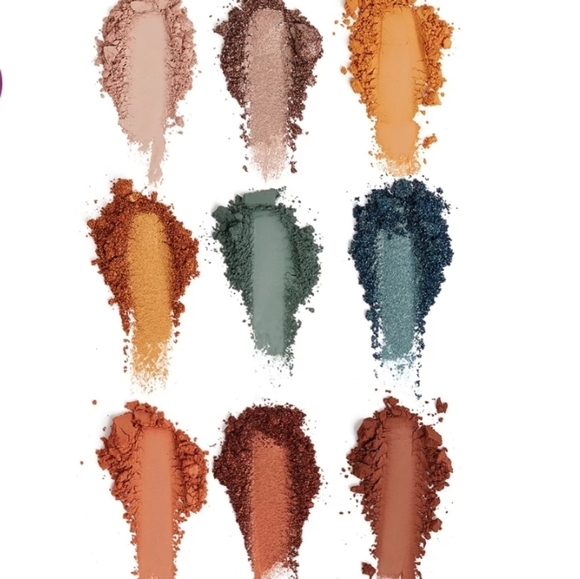 KYLIE JENNER PRESSED POWDER EYESHADOW PALETTE - Picture 3 of 4